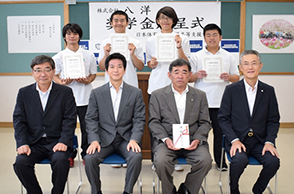 VOL.038 日本体育大学附属高等支援学校に奨学金を贈呈