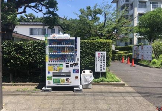 団地の敷地に設置された自販機