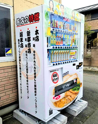 麺屋ようすけのラッピング自販機